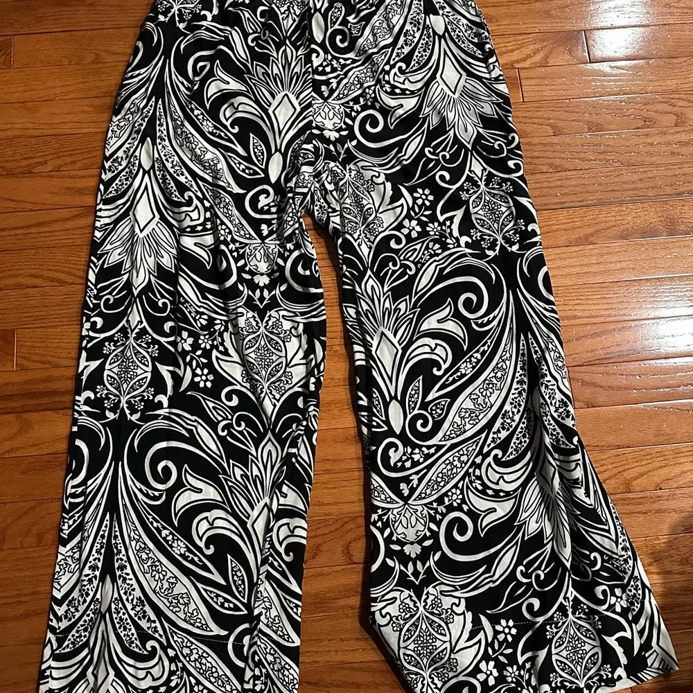 Black and White two piece pants and top set - Picture 5 of 6